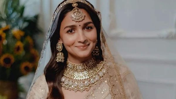 पति की लंबी उम्र के लिए अपना पहला करवा चौथ मनाएंगी बॉलीवुड की ये एक्ट्रेस, देखें लिस्ट