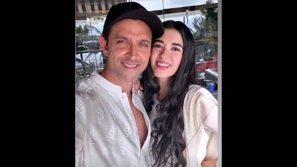 ऋतिक रोशन ने गर्लफ्रेंड सबा आजाद संग मनाई दिवाली, सामने आई सेलिब्रेशन की तस्वीर