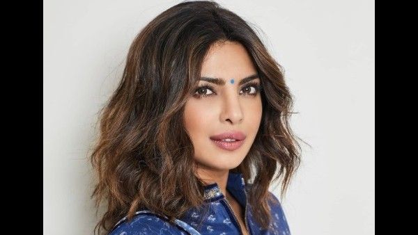 Priyanka Chopra ने ईरान में जारी हिजाब विरोध के समर्थन में उठाई आवाज, लिखा- 'मैं आपके साहस की तारीफ करती हूं'