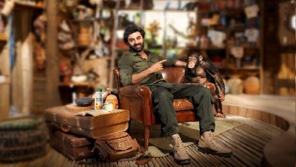 Ranbir Kapoor ने Chimpanzee के साथ दिए पोज, फैंस ने खुजलाया सिर, पूछा ये कौन सी फिल्म है?