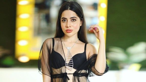 बोल्ड सीन करवाने उर्फी जावेद के घर तक भिजवाए गए गुंडे, संघर्ष के दिनों को किया याद