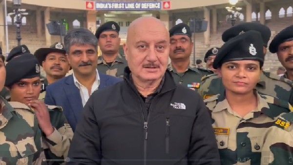 Anupam Kher पहुंचे अटारी- वाघा बॉर्डर, फैंस से की बड़ी अपील!
