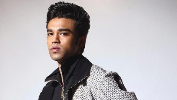 मशहूर खान के बेटे का छलका दर्द- नहीं काम आया पापा का नाम, कई बार हुआ रिजेक्ट