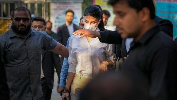 Jacuqeline Fernandez पहुंची पटियाला हाउस कोर्ट, मनी लॉंड्रिंग केस में होगी सुनवाई!