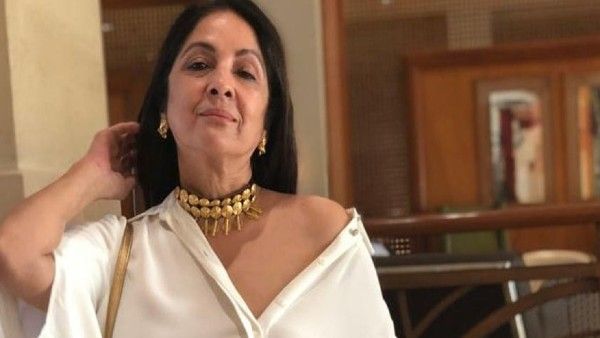 Neena Gupta VIDEO: फिगर बनाने के लिए 63 साल की नीना गुप्ता ने किया पुश-अप्स, लोग हुए हैरान