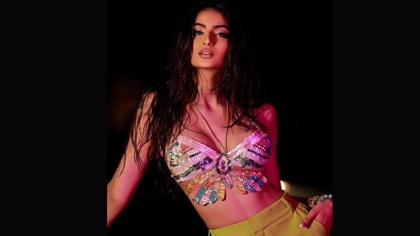 22 साल की उम्र में श्वेता तिवारी की बेटी Palak Tiwari ने डीप नेक ड्रेस में दिखाया सबकुछ Video