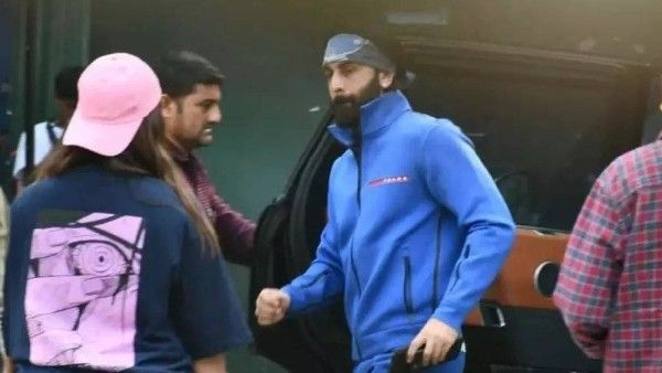 Ranbir Kapoor trolled: आलिया की डिलीवरी के पांच दिन बाद ही काम पर लौटे रणबीर कपूर, जमकर हुए ट्रोल