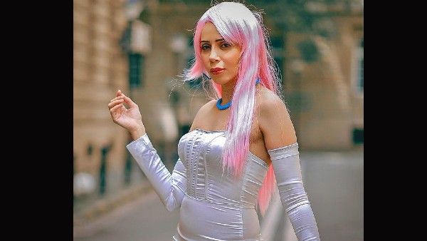 बोल्ड एक्ट्रेस सविता भाभी को कैंसर, Rozlyn khan का अस्पताल से दर्द भरा पोस्ट- गर्दन और पीठ में दर्द