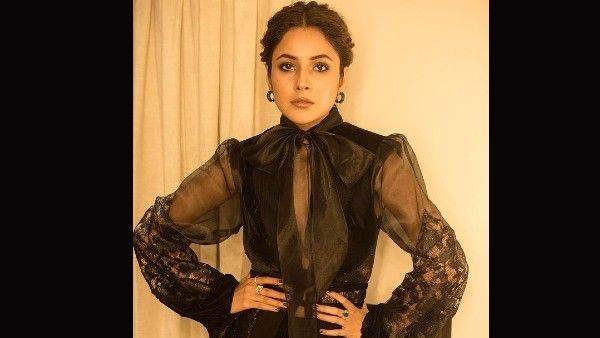 Shehnaaz Gill Video: रोते हुए शहनाज से जा लिपटी महिला, फिर एक्ट्रेस ने जो किया देखें वीडियो