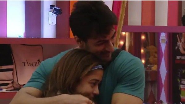 Bigg Boss 16 में Shalin के बर्थडे पर Tina Datta ने फूलों से सजाया बिस्तर, फोटो वायरल