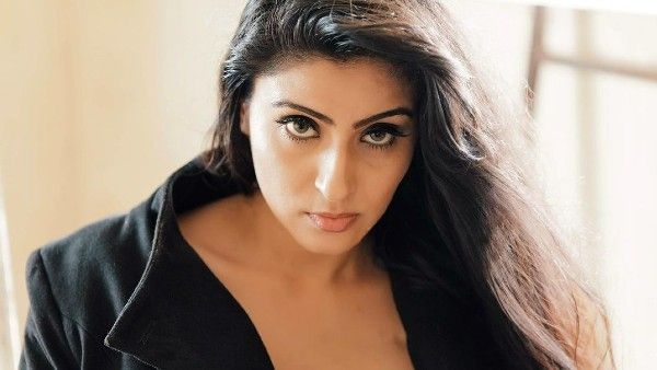 Anupama फेम बरखा भाभी ने जैकेट खोलकर दिया ऐसा पोज, पार की सारी हदें, अकेले में देखिए Photo