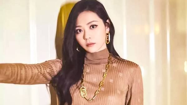 Covid 19: इस चीनी सिंगर ने जानबूझकर खुद को किया कोरोना पॉजिटिव, वजह जानकर लोगों ने किया जमकर ट्रोल