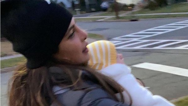 बेटी मालती को वेकेशन पर लेकर निकलीं प्रियंका चोपड़ा, सर्दी से बचाने के चक्कर में दिख गया चेहरा!