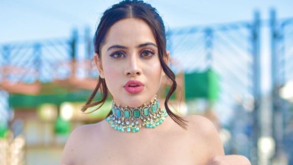 गुलाबी ब्रा पहने लौटीं उर्फी जावेद, लोगों ने की ऐसी डिमांड उर्फी बोली- तुम्हारी बीवी थोड़ी ना हूं जो...
