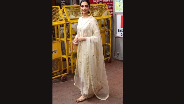 देशभर के इन मंदिरों का चक्कर काटते हैं बॉलीवुड स्टार्स, कहीं आपसे तो नहीं टकराया कोई सेलिब्रिटी