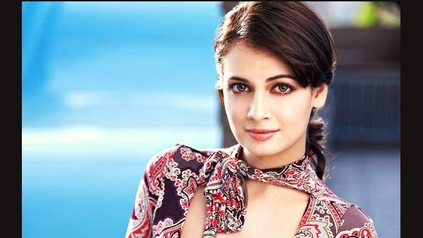 बंगाली मां और जर्मन पिता की बेटी ये एक्ट्रेस आखिर क्यों अपने नाम में लगाती हैं मुस्लिम सरनेम, जानिए यहां