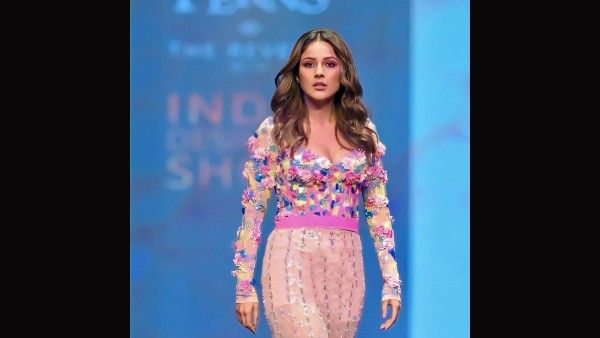 रैंप पर Shehnaaz Gill ने गिद्दा कर गिराई ऐसी बिजली, गूंज उठा हॉल में 'सना' का नाम