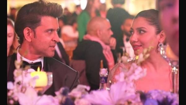 एक ही टेबल शेयर करते दिखे Hrithik Roshan और पाकिस्तान एक्ट्रेस Mahira Khan, फैंस बोले- ऊफ्फ ये क्या हो रहा है!