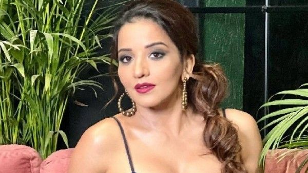 Monalisa Bold Video: नए साल पर भोजपुरी एक्ट्रेस मोनालिसा ने बिकिनी में किया बेशर्म रंग डांस