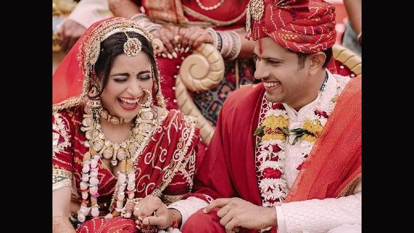 गुम है किसी के प्यार में फेम Neil Bhatt ने दिखाया Wedding Album, बताया कैसे हुआ वाइफ ऐश्वर्या से प्यार