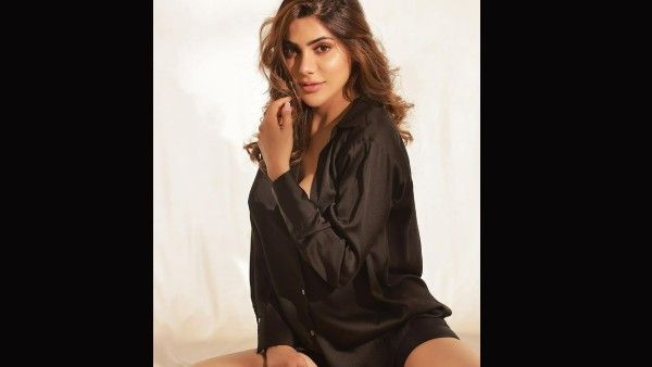 महाठग सुकेश से रिश्ता, Nikki Tamboli ने तोड़ी चुप्पी, लोगों ने बोला- चेहरे पर सर्जरी कराई है क्या?