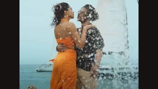 पठान से पहले इन फिल्मों पर भी लग चुका है धार्मिक भावनाओं को आहत करने का आरोप