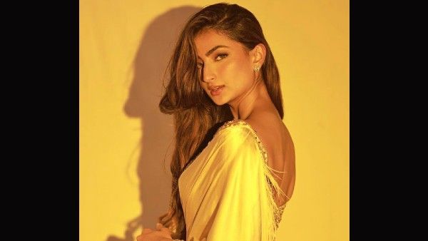 Palak Tiwari: श्वेता तिवारी की 22 साल की बेटी पलक ने साड़ी में कराया सेक्सी फोटोशूट, देखते रह गए लोग