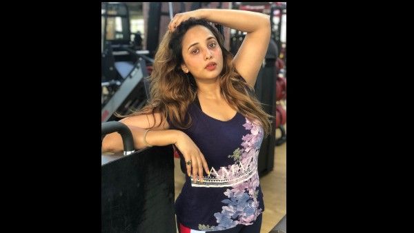 Besharam Rang: रानी चटर्जी का मुंह तोड़ जवाब- मैंने भी भगवा रंग की साड़ी पहनी , विवाद क्यों नहीं ?