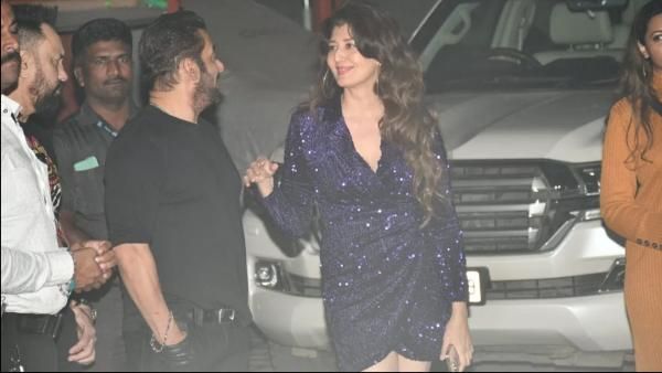 Salman Khan की बर्थडे पार्टी में लाइमलाइट ले गईं उनकी 62 साल की Ex गर्लफ्रैंड, शॉर्ट ड्रेस में दिखीं ग्लैमरस