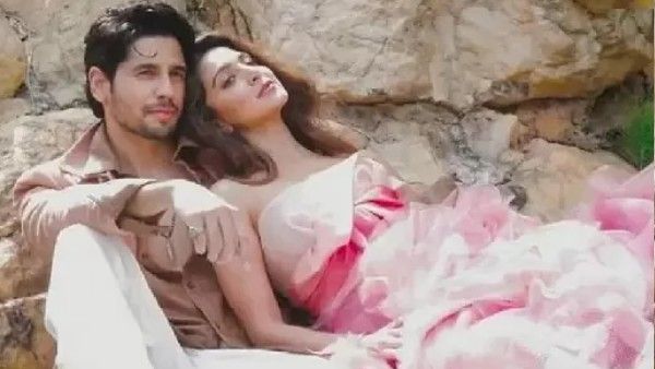 दुबई में साथ पार्टी करते दिखे सिद्धार्थ मल्होत्रा और कियारा आडवाणी, शादी की खबरों की बीच तस्वीरें हुईं वायरल!