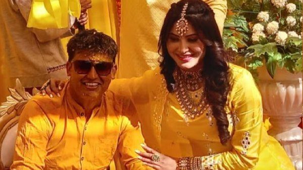 इस खास शख्स के हल्दी समारोह पर छाईं उर्वशी रौतेला, सामने आई खूबसूरत तस्वीर!