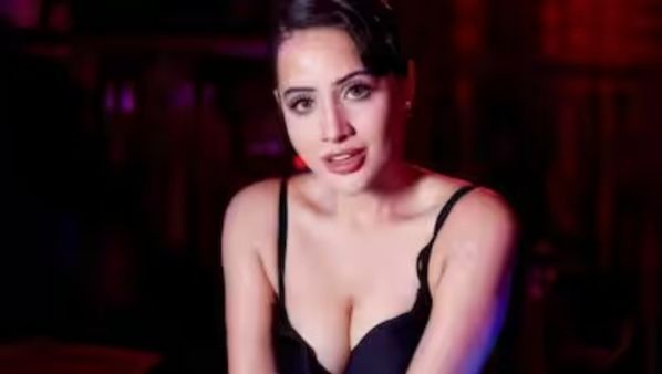 Urfi Javed Video: गुरुद्वारे में ऐसे कपड़े पहने पहुंची उर्फी जावेद, लोग बोले- जब तक ये पलटी नहीं....