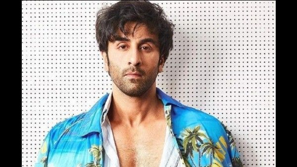 बॉलीवुड के इन एक्टर्स ने पहले सीखी कैमरे के पीछे की कला, फिर आजमाई किस्मत