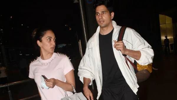 वरुण धवन के साथ पोज दे रही थीं कियारा आडवाणी, एक्टर ने अचानक कर लिया KISS, भड़के सिद्धार्थ मल्होत्रा? VIDEO