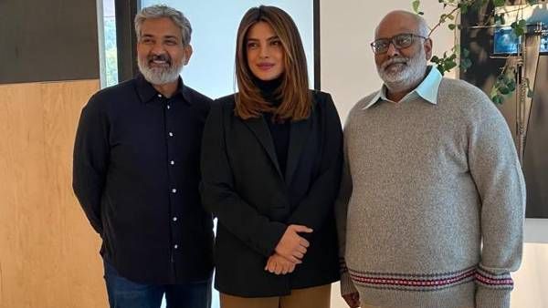 Priyanka Chopra ने होस्ट की RRR की स्पेशल स्क्रीनिंग, एसएस राजामौली के साथ आईं नजर, शेयर की तस्वीरें