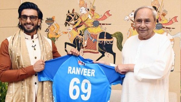 उड़ीसा के सीएम से मिले Ranveer Singh, इस वजह से पहुंचे कटक स्टेडियम!