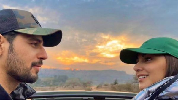 बर्थडे बॉय सिद्धार्थ की आंखों में डूबी नज़र आईं कियारा आडवाणी, देखें फोटो