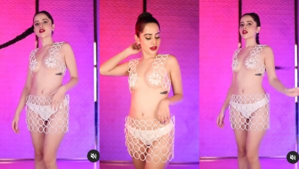 Urfi Javed Video: उर्फी जावेद के हाथ लगे छल्ले, रुमाल से भी कम कपड़े में ब्रालैस होकर आ गई सामने