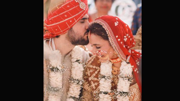 सिद्धार्थ-कियारा की शादी की खबरों के बीच इस एक्टर-एक्ट्रेस ने रचाया ब्याह, तस्वीरें हो रहीं वायरल