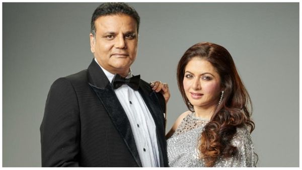 Bhagyashree कैमरे के सामन बना रही थीं सब्जी, वीडियो के बीच में पति ने की ऐसी हरकत टमाटर सी लाल हुई एक्ट्रेस