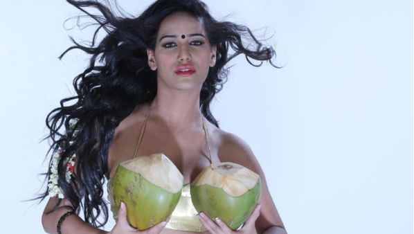 पूनम पांडे पर छाई मदहोशी, चोली वाले बोल्ड लुक में अंगड़ाई लेते हुए लोगों से कर बैठी ऐसी डिमांड