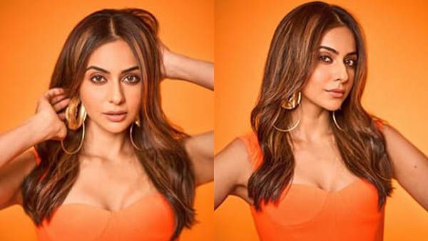 Rakul Preet Singh ने भगवा ड्रेस पहन मचाई सनसनी, बोल्डनेस देख बोले लोग- आप तो बिल्कुल..