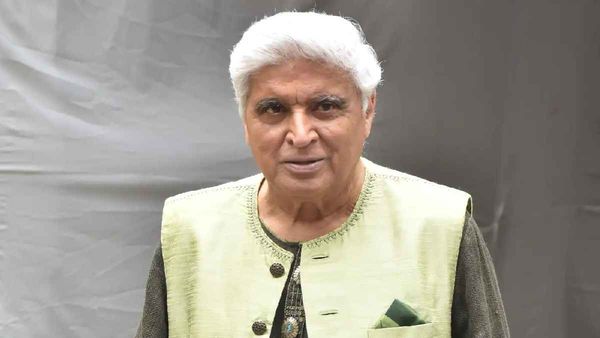पाकिस्तान को लताड़ लगाने के बाद Javed Akhtar ने अपने ही बयान को लेकर कही ये बात?