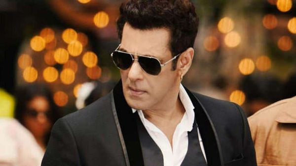 Salman Khan की फैमिली और दोस्तों ने देख ली 'किसी का भाई किसी की जान', दिया ऐसा रिव्यू