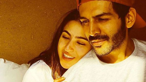 प्रपोज डे पर Sara और Kartik की तस्वीर आई सामने, सोशल मीडिया पर लोग कर रहे हैं ऐसी बातें!