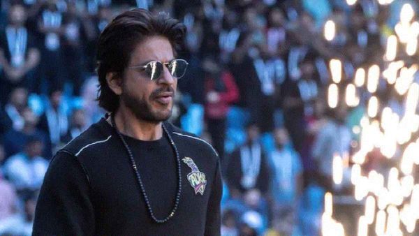 Shahrukh Khan पर एफआईआर कराने की धमकी, पठान एक्टर ने दे डाला ऐसा जवाब कि..