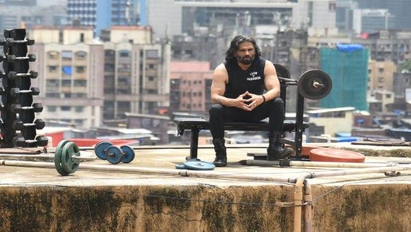 एक्शन हीरो सुनील शेट्टी ने खोला अपनी जिंदगी का बड़ा राज- मैं तब रोने लगा और ताली बजाने पर