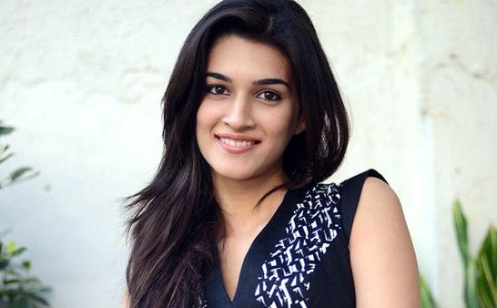साउथ सुपरस्टार प्रभास संग अफेयर की खबरों के बीच Kriti Sanon ने असली प्रेमी के नाम का किया खुलासा