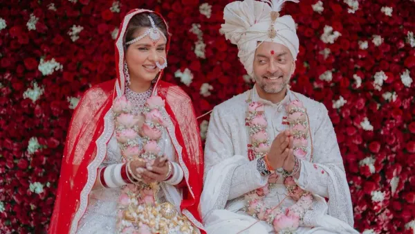 Dalljiet Kaur Video: हनीमून पर जाकर खुलेआम पति संग इश्क लड़ा रहीं दलजीत कौर, कैमरे के सामने ही कर दिया लिप किस