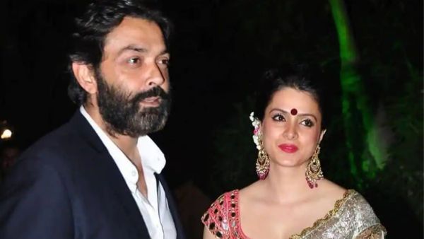 अनन्या पांडे की बहन की मेहंदी की रस्म में बॉबी देओल की खूबसूरत पत्नी ने छुड़ा दिए सबके छक्के, ऐसा वीडियो वायरल